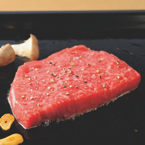 近江牛 ステーキ用 モモ肉140g×4　計560g